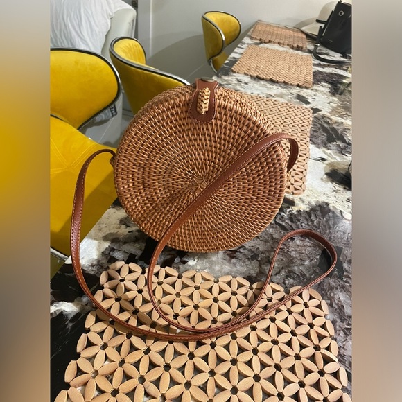 Handbags - 💎 Small / medium rattan purse EUC 🥰